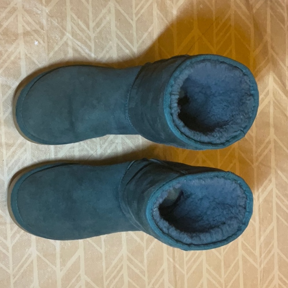 UGG GREEN SUEDE BOOTS. SIZE 7